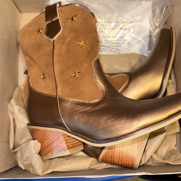 NWT in box Silvia cobos cowboy boots bronze gold with stars so fine size 11 - Picture 5 of 9